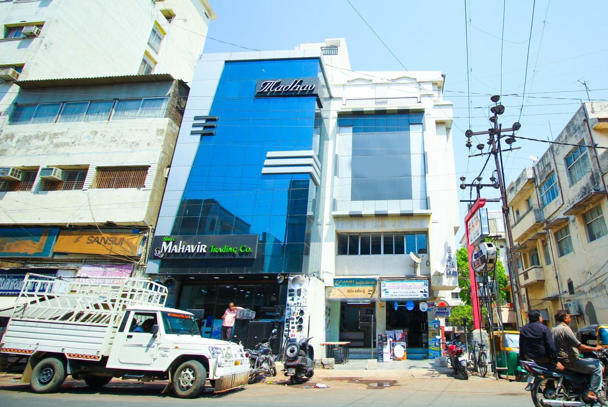 Hotel Upasana Райкот Екстериор снимка