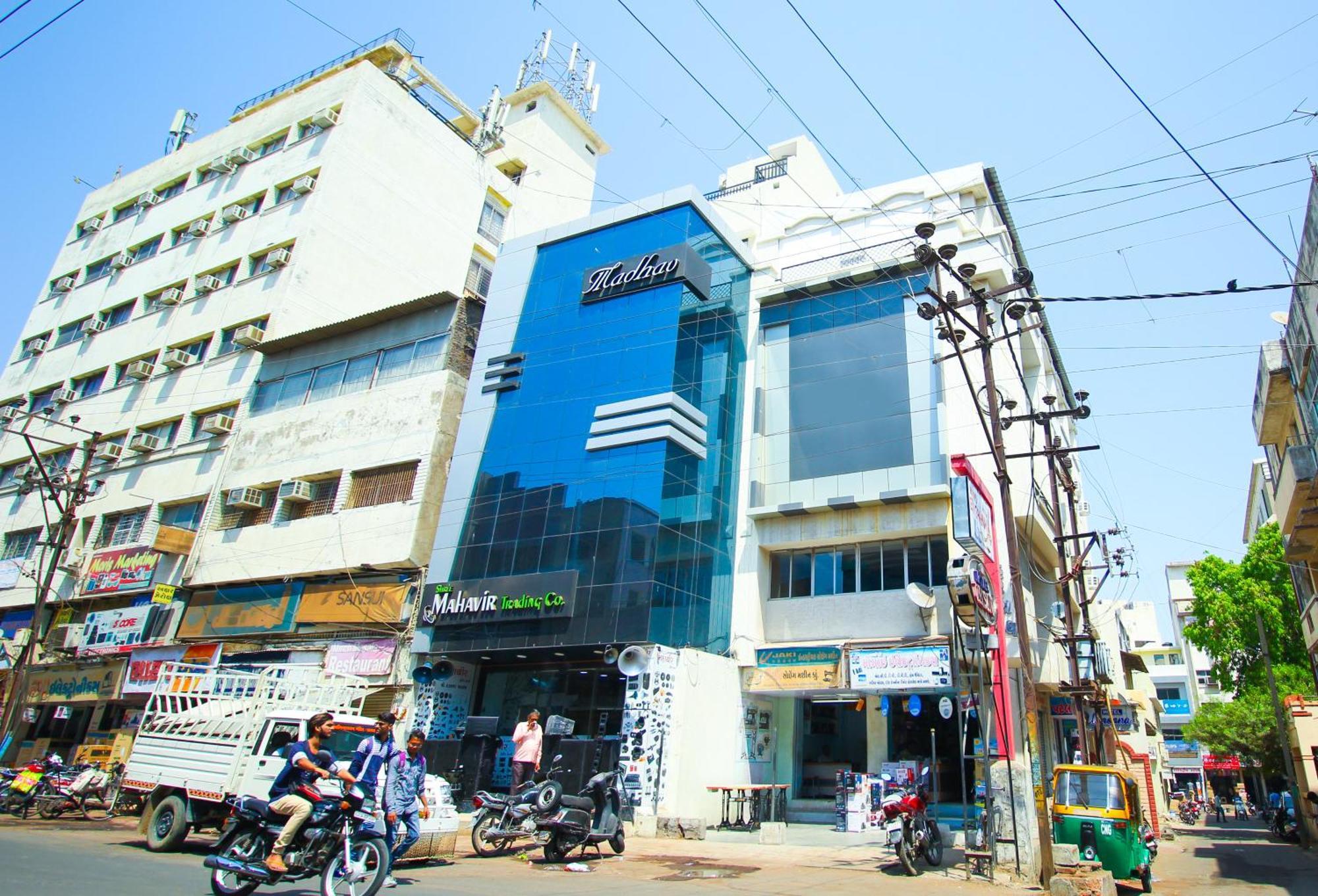 Hotel Upasana Райкот Екстериор снимка