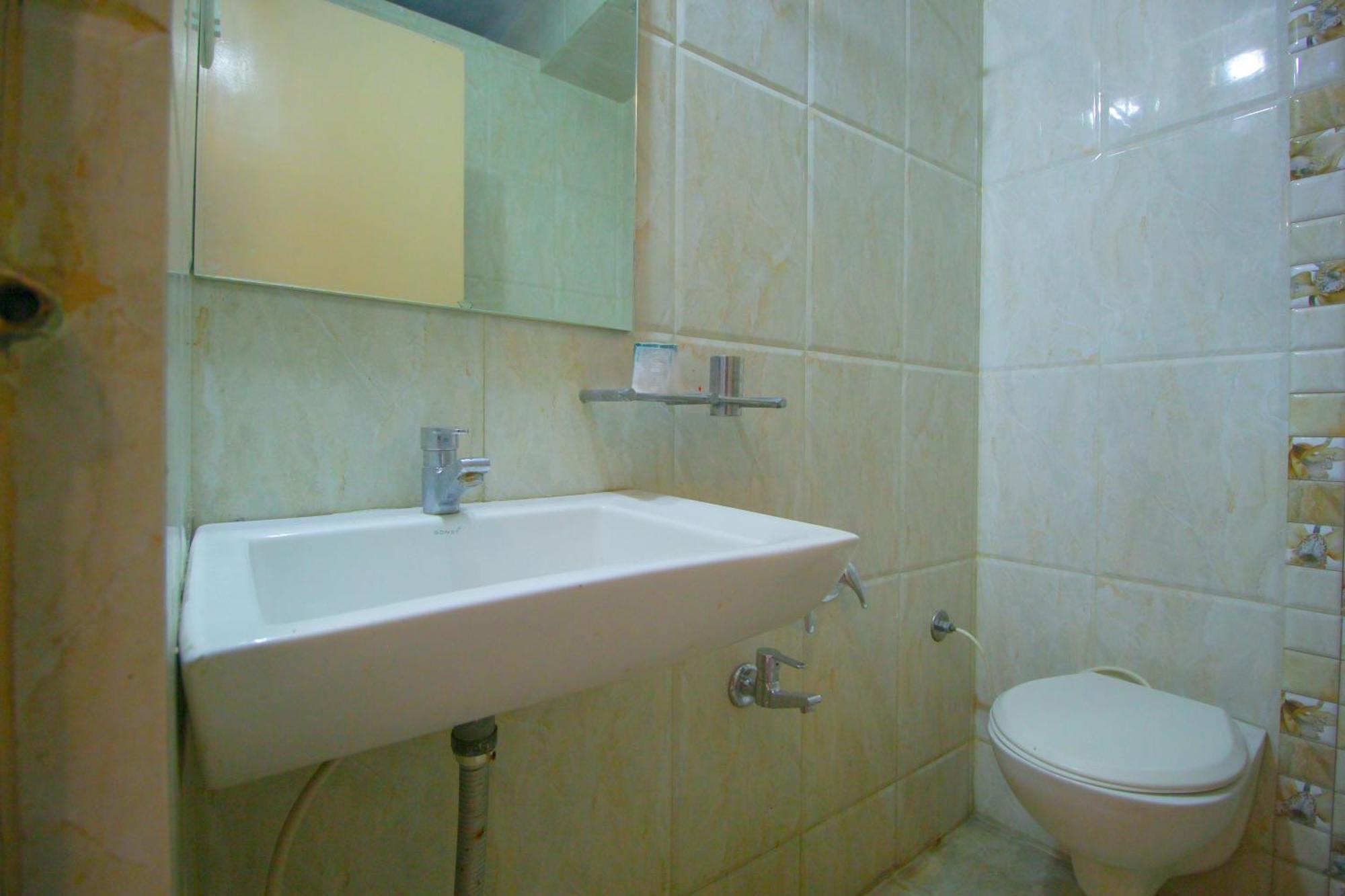 Hotel Upasana Райкот Екстериор снимка