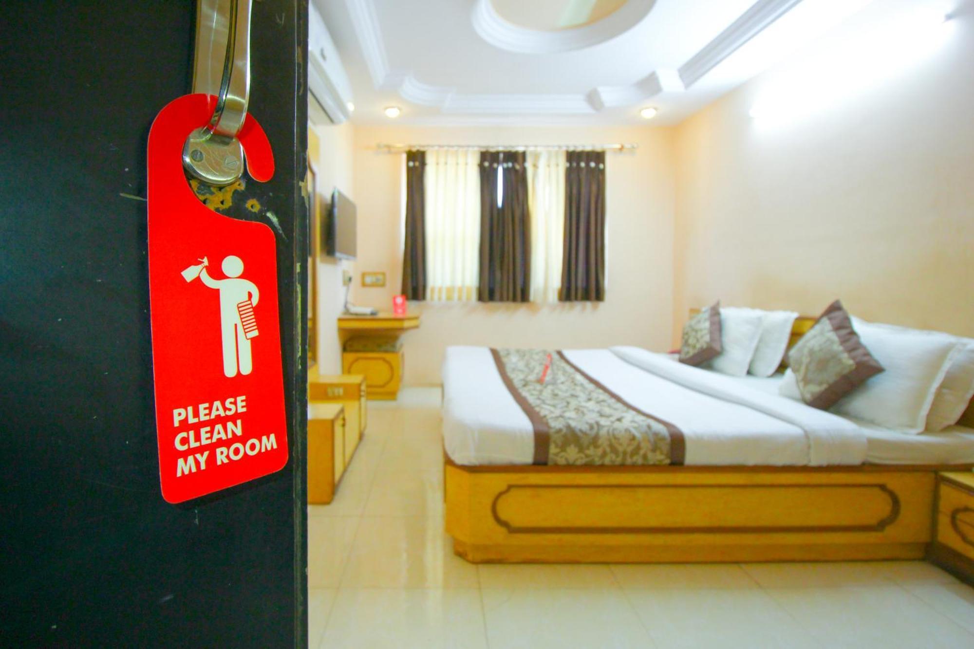 Hotel Upasana Райкот Екстериор снимка