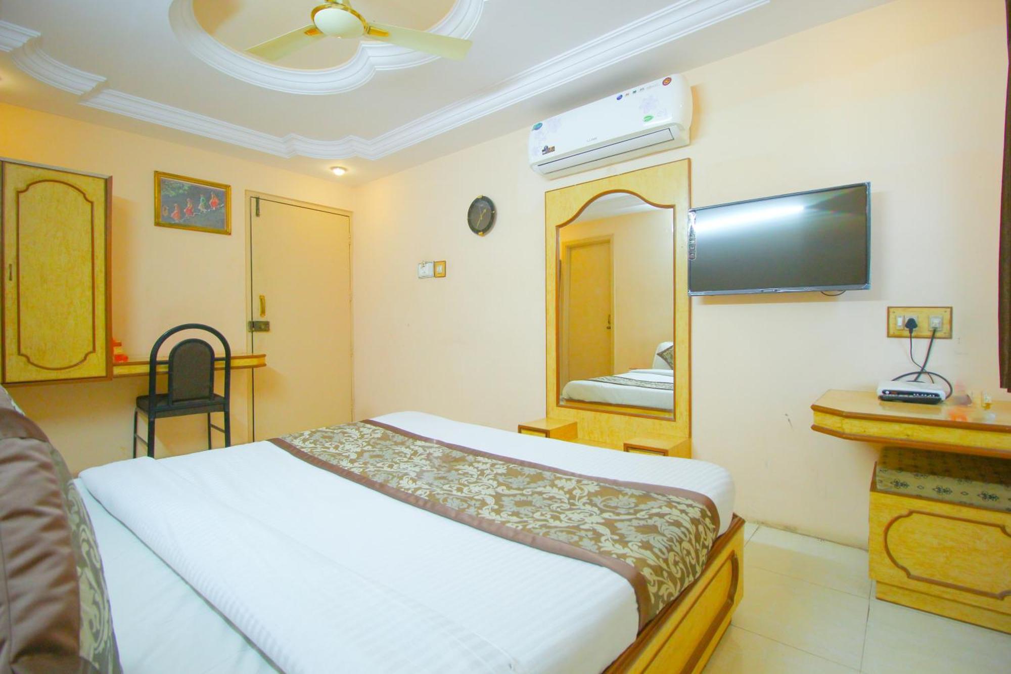 Hotel Upasana Райкот Екстериор снимка