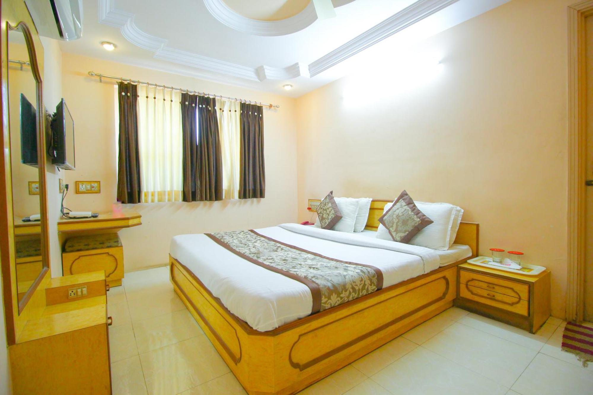 Hotel Upasana Райкот Екстериор снимка