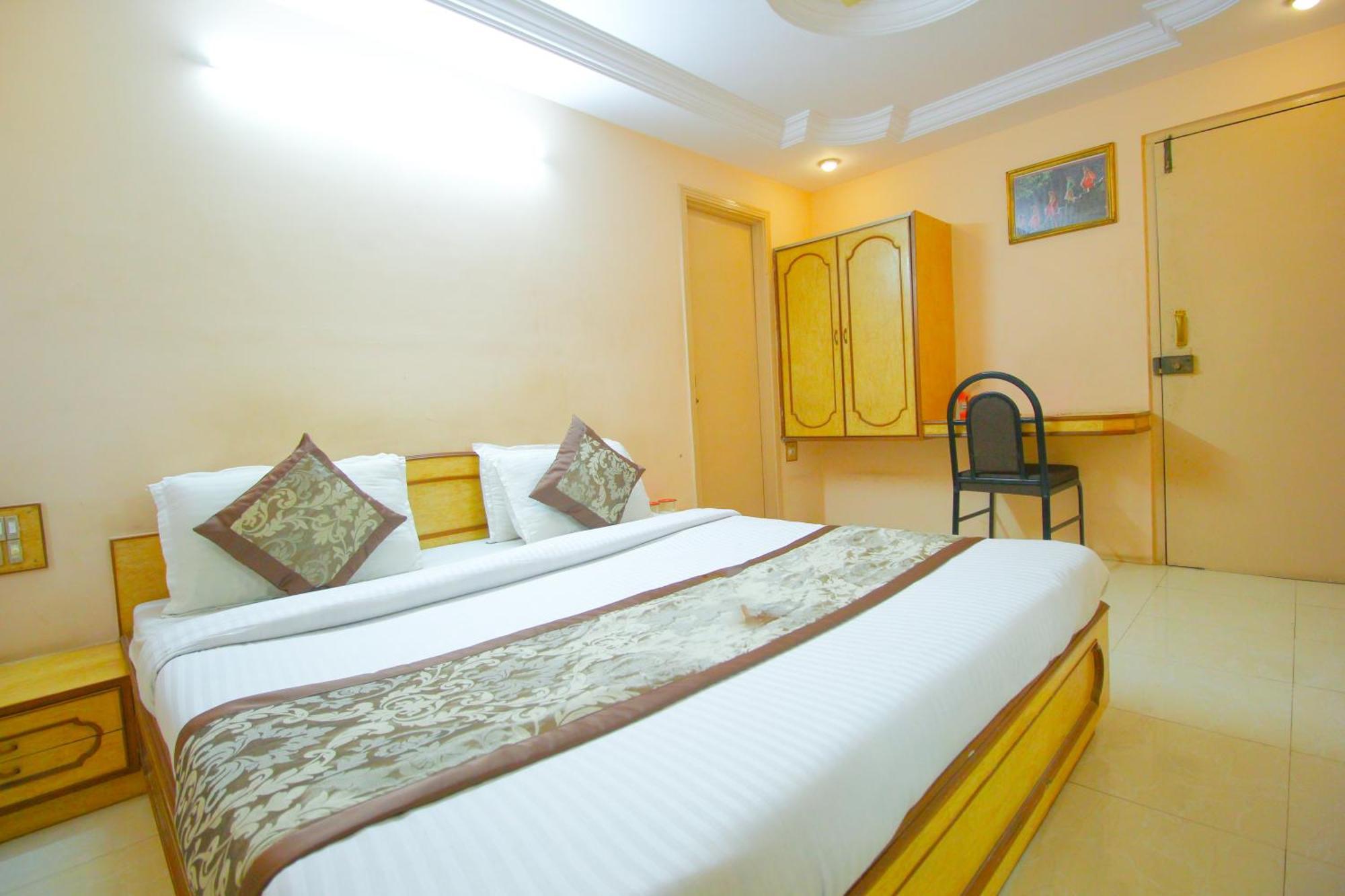 Hotel Upasana Райкот Екстериор снимка