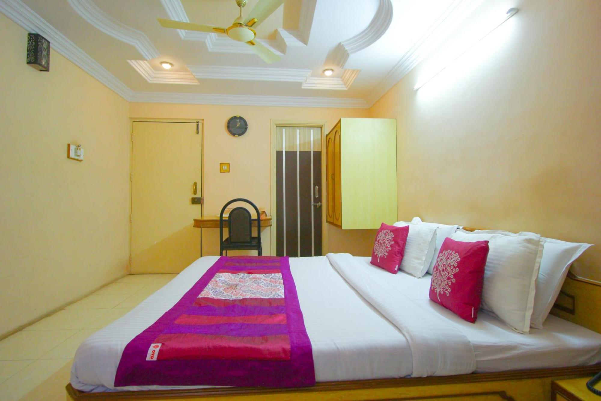 Hotel Upasana Райкот Екстериор снимка