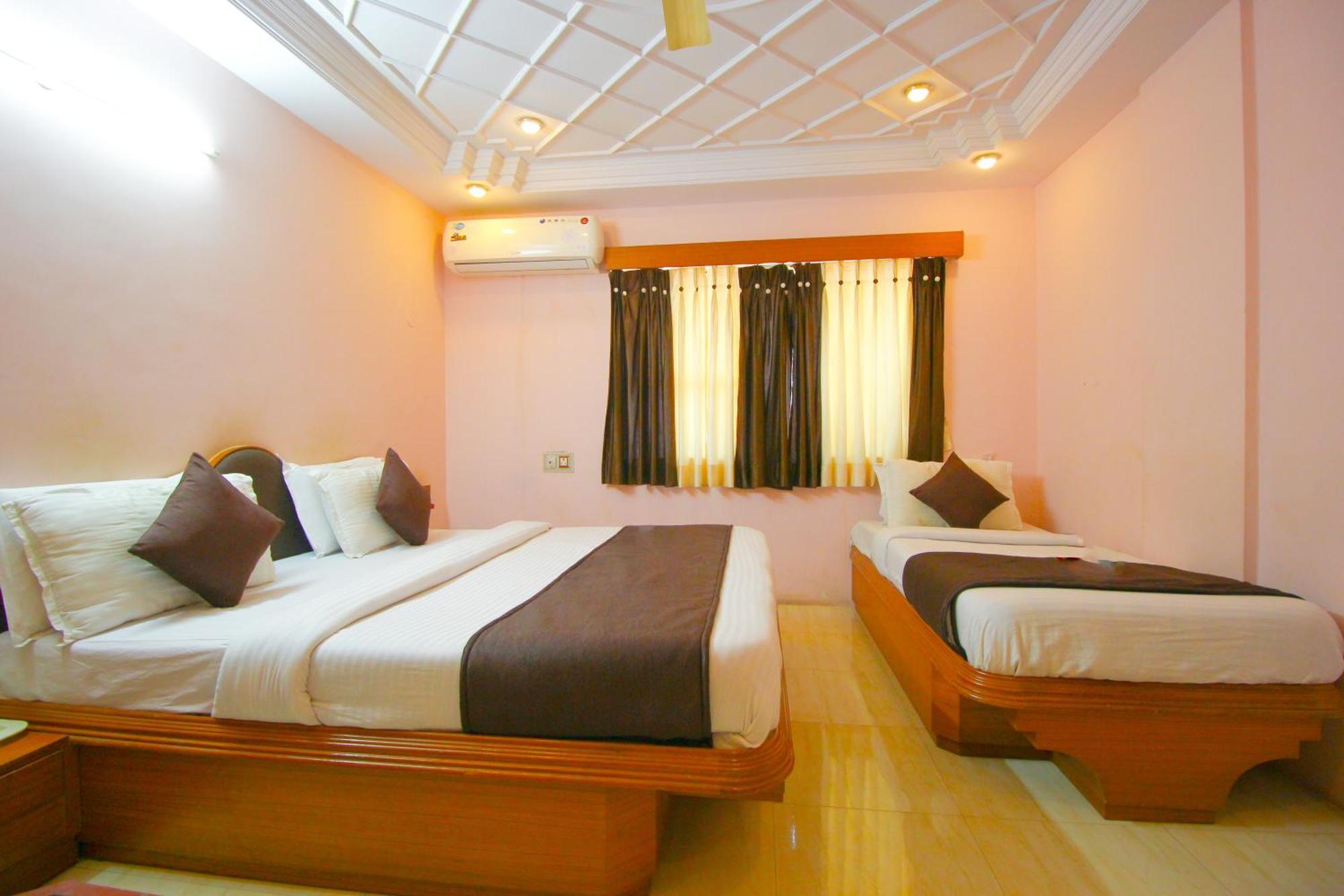Hotel Upasana Райкот Екстериор снимка