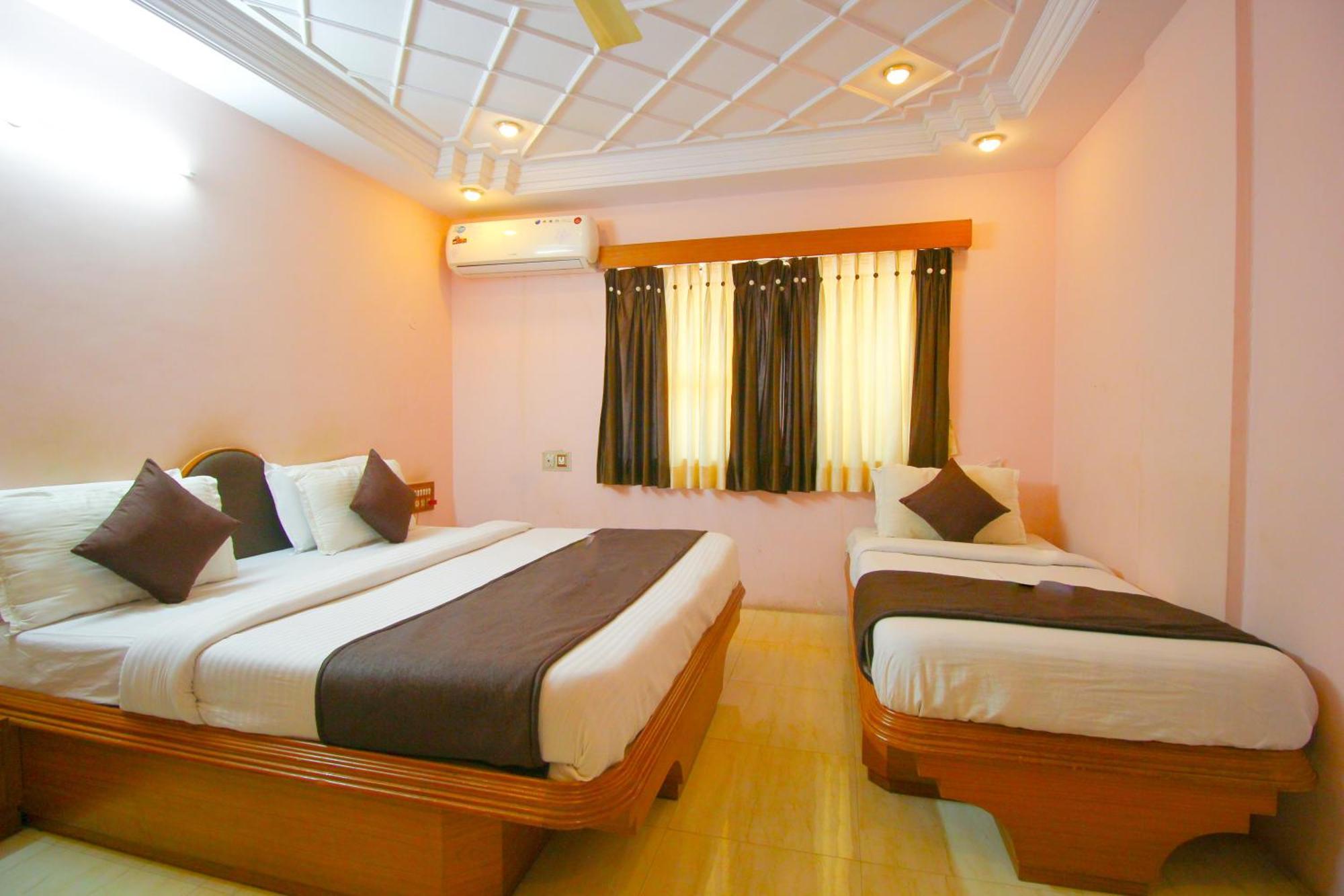 Hotel Upasana Райкот Екстериор снимка