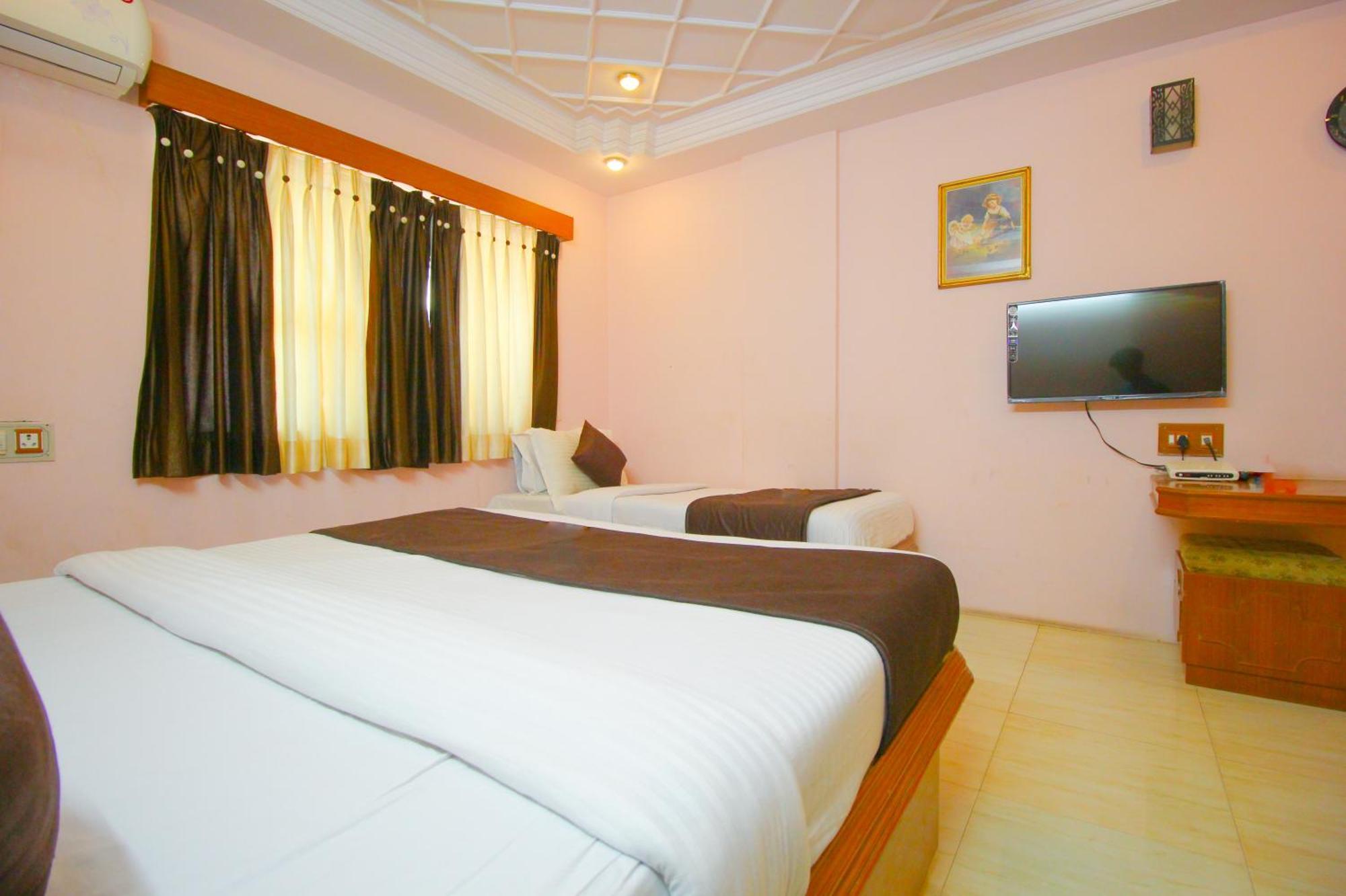 Hotel Upasana Райкот Екстериор снимка