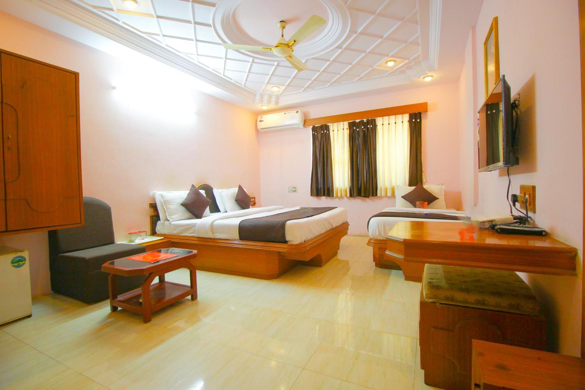 Hotel Upasana Райкот Екстериор снимка