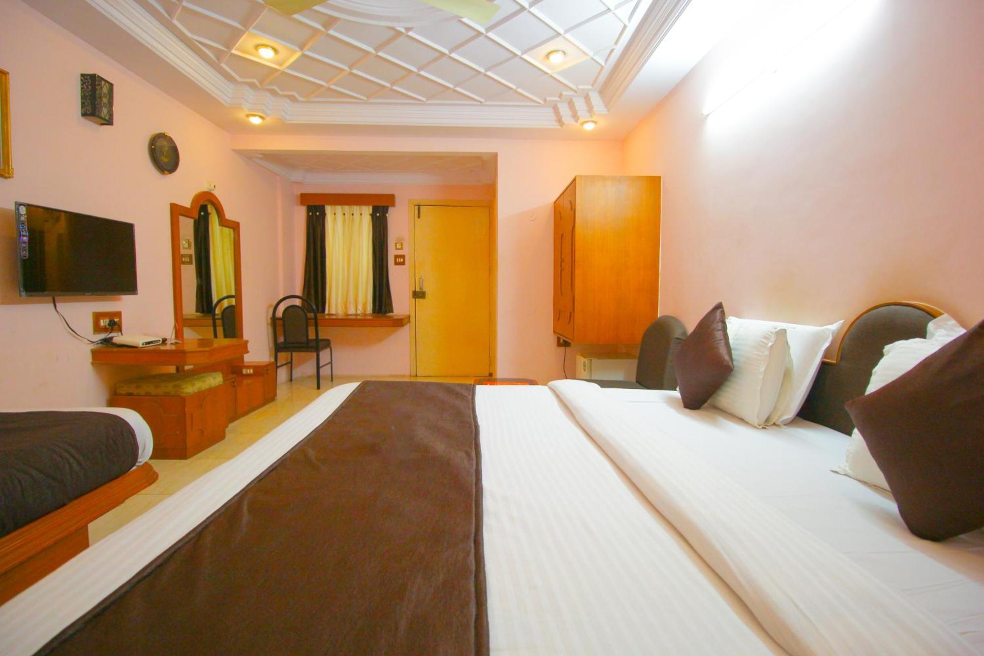 Hotel Upasana Райкот Екстериор снимка